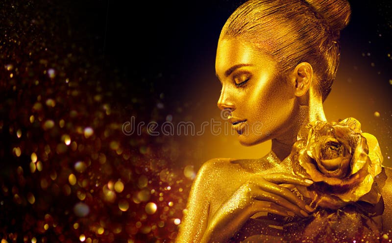 La femme d'or de peau avec s'est levée Mode Art Portrait Fille modèle avec le maquillage professionnel brillant de charme d'or de photographie stock La femme d'or de peau avec s'est levée Mode Art Portrait Fille modèle avec le maquillage professionnel brillant de charme d'or de photographie stock