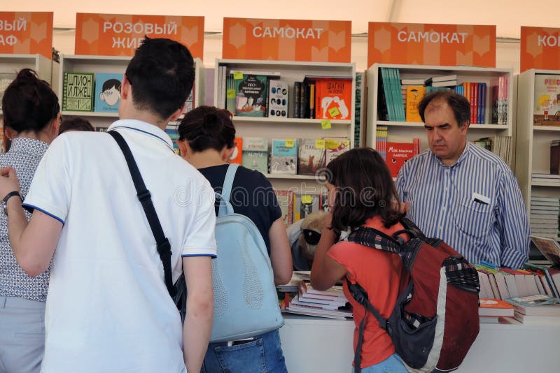 La feria de libro de la Plaza Roja en Mosc? fotos de archivo La feria de libro de la Plaza Roja en Mosc? fotos de archivo