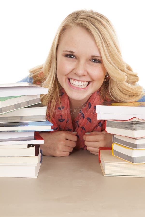 La fille réserve le grand sourire image stock La fille réserve le grand sourire image stock