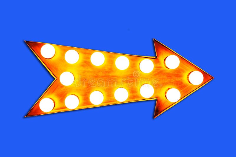 La flèche jaune-orange a formé le signal de direction métallique lumineux coloré d'affichage de vintage avec les ampoules rougeoy photo stock La flèche jaune-orange a formé le signal de direction métallique lumineux coloré d'affichage de vintage avec les ampoules rougeoy photo stock