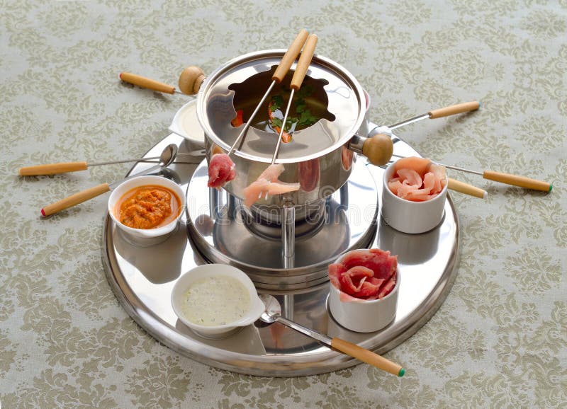 La fonduta cinese con brodo immagini stock libere da diritti La fonduta cinese con brodo immagini stock libere da diritti