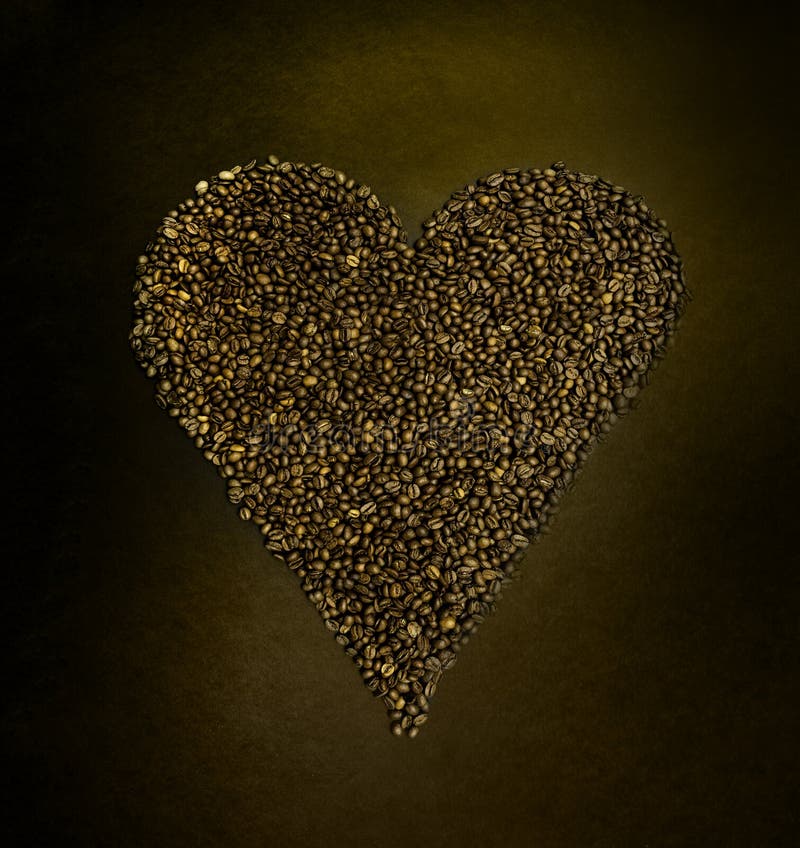 La forma de los granos de café le gusta amor del corazón foto de archivo libre de regalías La forma de los granos de café le gusta amor del corazón foto de archivo libre de regalías