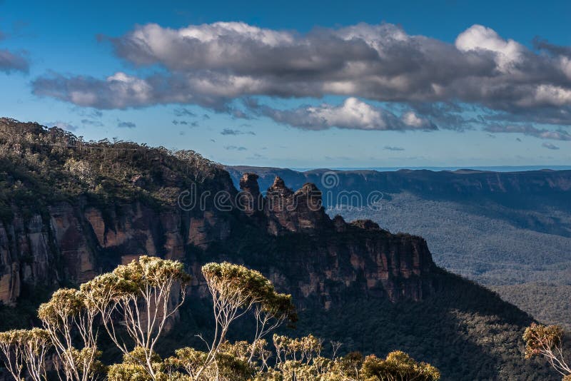La formación de roca de tres hermanas en el parque nacional de las montañas azules, NSW, Australia fotos de archivo La formación de roca de tres hermanas en el parque nacional de las montañas azules, NSW, Australia fotos de archivo