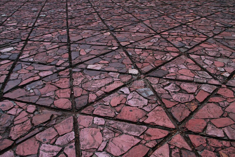 La forme de triangle du bloc au sol a la texture de la pierre plate photographie stock libre de droits La forme de triangle du bloc au sol a la texture de la pierre plate photographie stock libre de droits