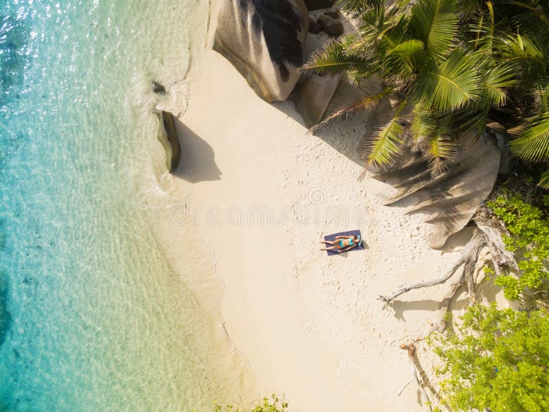 La foto aerea delle Seychelles tira a La Digue