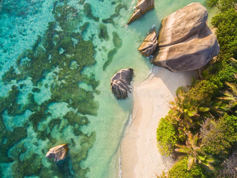 La foto aerea delle Seychelles tira a La Digue