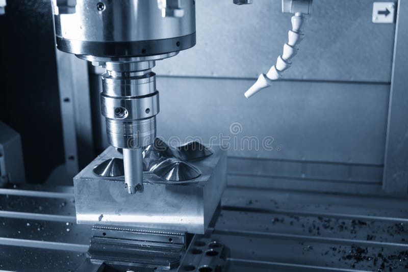 La fraiseuse de commande numérique par ordinateur coupant le moulage par injection partie photos libres de droits La fraiseuse de commande numérique par ordinateur coupant le moulage par injection partie photos libres de droits