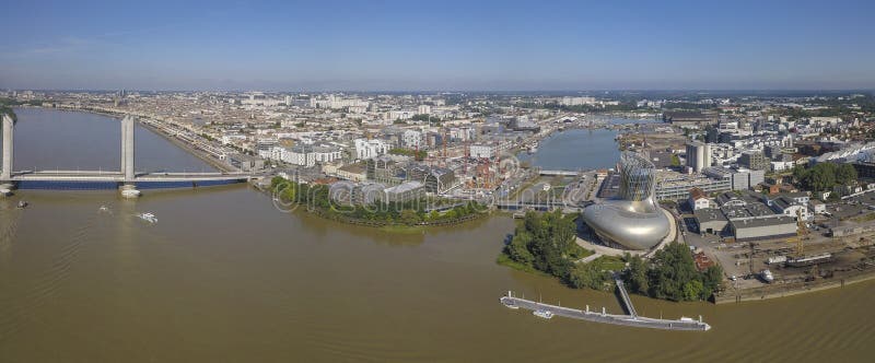La France, l'Aquitaine, la Gironde, Bordeaux Bastide Bridge Jacques Chaban Delmas images libres de droits La France, l'Aquitaine, la Gironde, Bordeaux Bastide Bridge Jacques Chaban Delmas images libres de droits