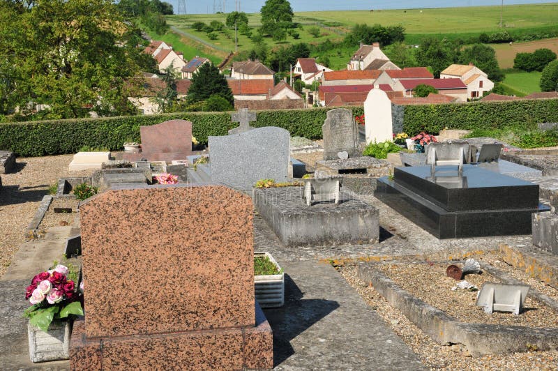 La Francia, il villaggio pittoresco di Jumeauville nei les il Yvelines immagini stock libere da diritti La Francia, il villaggio pittoresco di Jumeauville nei les il Yvelines immagini stock libere da diritti