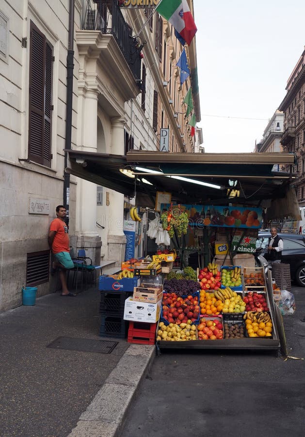 La frutta nel centro di Roma fotografia stock libera da diritti La frutta nel centro di Roma fotografia stock libera da diritti