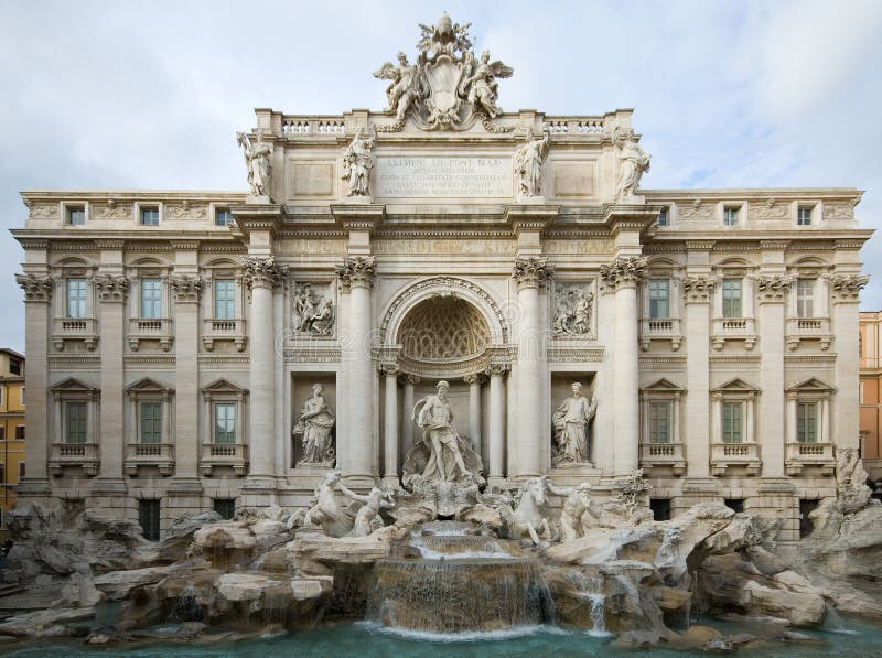 La fuente del Trevi - Roma imagen de archivo libre de regalías La fuente del Trevi - Roma imagen de archivo libre de regalías
