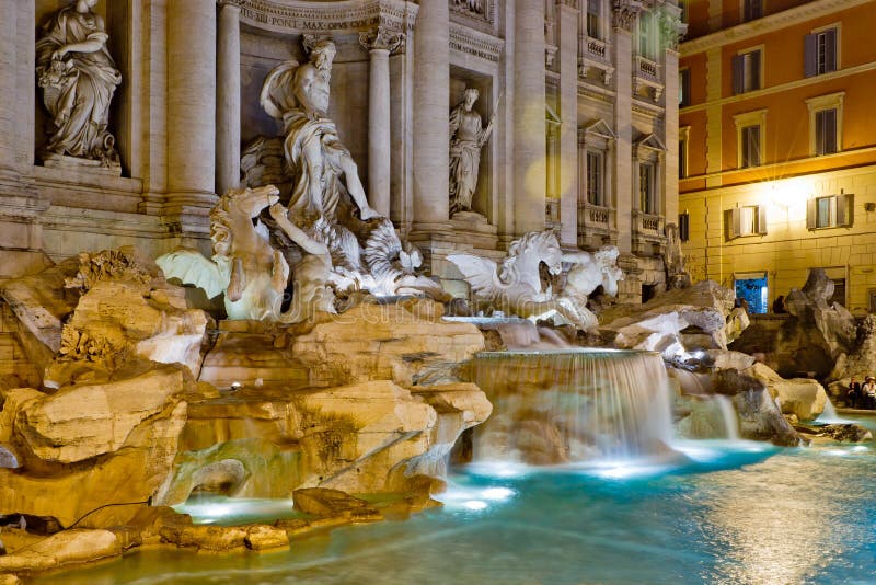 La fuente famosa en la noche, Roma del Trevi