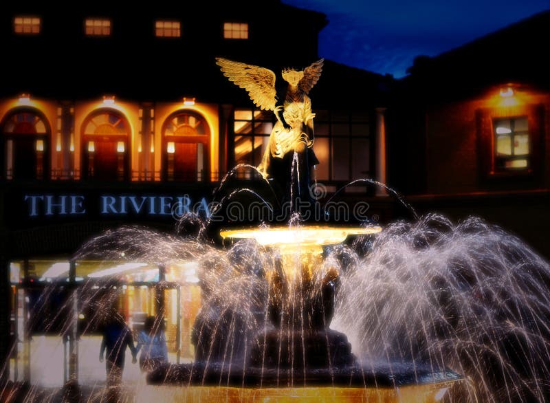 La fuente y el ángel de Riviera imagenes de archivo La fuente y el ángel de Riviera imagenes de archivo