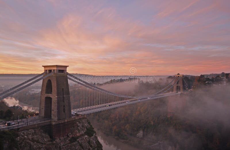 La garganta de Avon hacia Bristol con el puente de Clifton Suspension fotos de archivo libres de regalías La garganta de Avon hacia Bristol con el puente de Clifton Suspension fotos de archivo libres de regalías