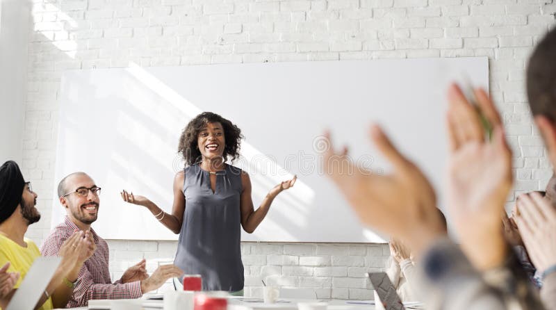 La gente che incontra concetto di 'brainstorming' di discussione di conferenza fotografia stock libera da diritti La gente che incontra concetto di 'brainstorming' di discussione di conferenza fotografia stock libera da diritti