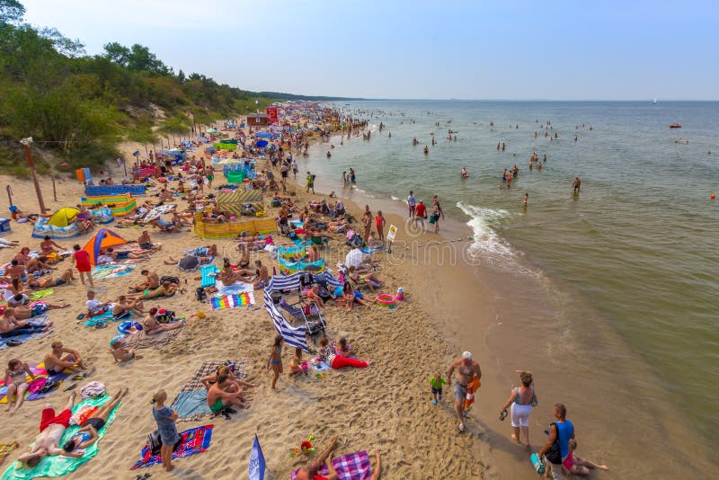 Mare SpiaggiaPoloniabaltico Ammucchiato Estate Fotografia Editoriale Immagine di creatore
