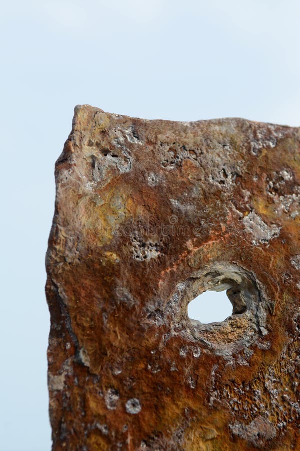 La Germania, Schlesvig-Holstein, Heligoland, vecchio molo, vecchia pietra con il foro fotografia stock La Germania, Schlesvig-Holstein, Heligoland, vecchio molo, vecchia pietra con il foro fotografia stock