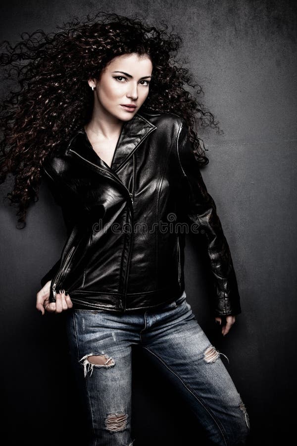 Ragazza in bomber fotografia stock Ragazza in bomber fotografia stock