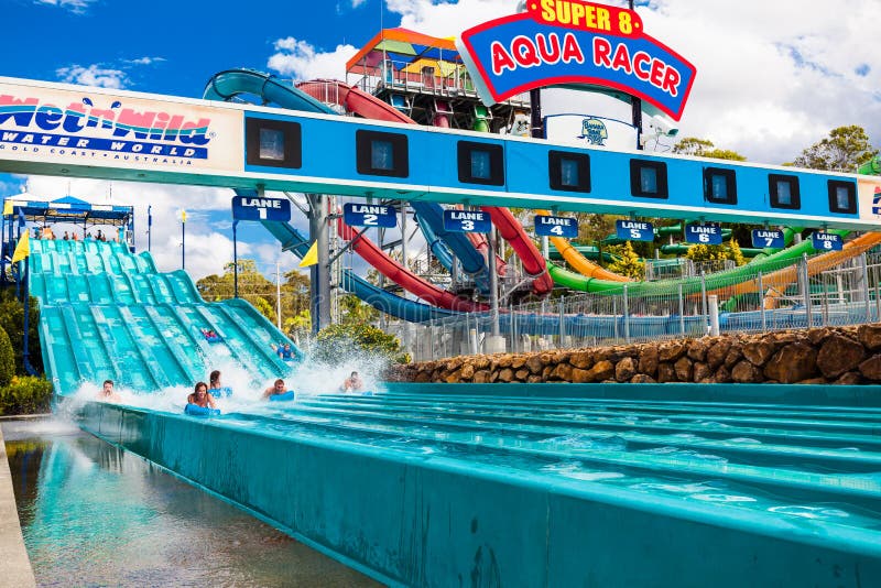 LA GOLD COAST, AUS - 20 MARS 2016 : Visiteurs montant sur 8 l'Aqua superbe R photos libres de droits LA GOLD COAST, AUS - 20 MARS 2016 : Visiteurs montant sur 8 l'Aqua superbe R photos libres de droits
