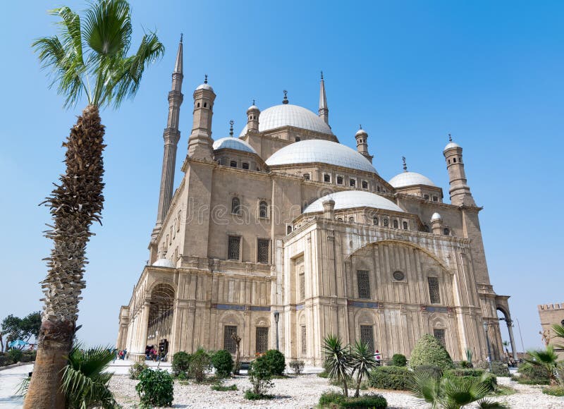 La grande mosquée de Muhammad Ali Pasha Alabaster Mosque, située dans la citadelle du Caire, l'Egypte photographie stock libre de droits La grande mosquée de Muhammad Ali Pasha Alabaster Mosque, située dans la citadelle du Caire, l'Egypte photographie stock libre de droits