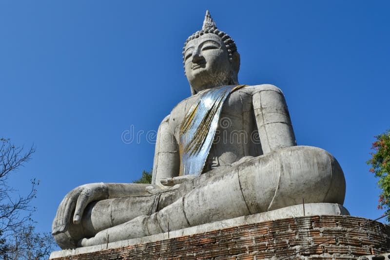 Silhouette De Statue De Bouddha Dordenma Sur Le Fond De Ciel Bleu Photo Stock - Image Du Culture