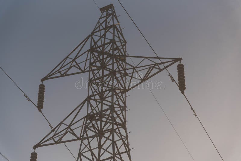 La grandiosità della torre di energia fotografia stock La grandiosità della torre di energia fotografia stock