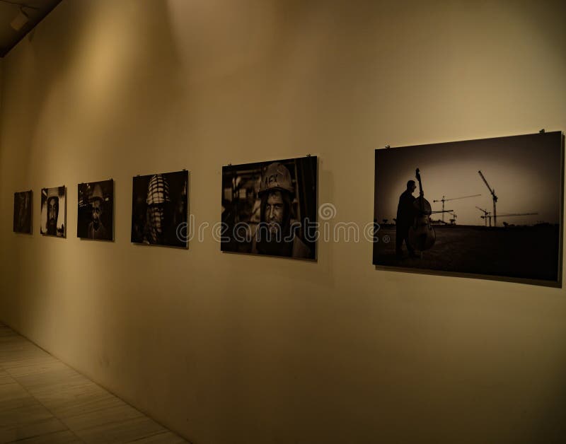 LA GRECIA, ATENE - 25 MARZO 2017: Una mostra a Stavros Niarchos Foundation Cultural Center fotografia stock libera da diritti LA GRECIA, ATENE - 25 MARZO 2017: Una mostra a Stavros Niarchos Foundation Cultural Center fotografia stock libera da diritti