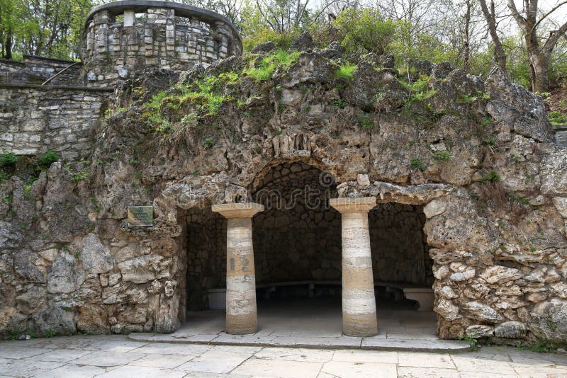 La grotte créée artificielle du ` s de Diana dans Pyatigorsk photos libres de droits La grotte créée artificielle du ` s de Diana dans Pyatigorsk photos libres de droits
