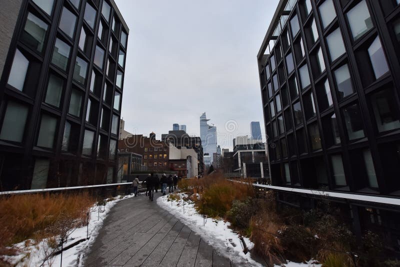 La highline parc à New York. Manhattan New York états-unis ny le 4 décembre 2019. L'architecture de la high line est un parc public construit sur une ligne de chemin de fer historique de fret élevée sur les rues du west side de Manhattan.