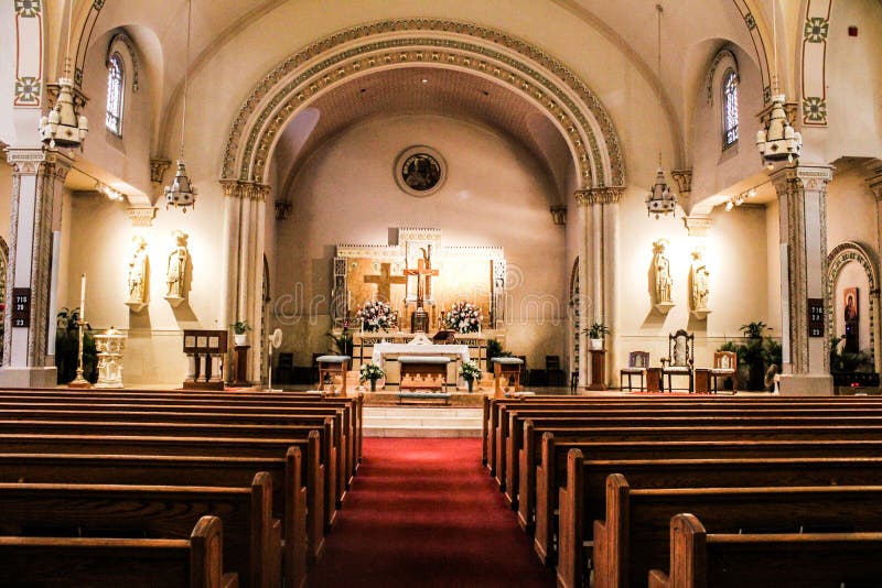 La iglesia altera adornado para una boda fotos de archivo La iglesia altera adornado para una boda fotos de archivo