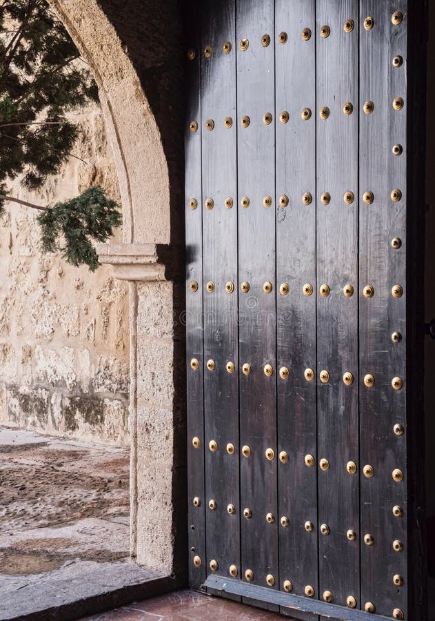 La iglesia de San Lorenzo, llamada fernandina de la iglesia, de ella fue construida durante la segunda mitad del siglo XIII, Córd fotografía de archivo La iglesia de San Lorenzo, llamada fernandina de la iglesia, de ella fue construida durante la segunda mitad del siglo XIII, Córd fotografía de archivo
