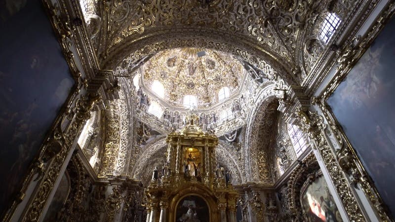 La Iglesia Histórica - Capilla Del Rosario De Iglesia De Santo Domingo  Metrajes - Vídeo de alto, interior: 86859342