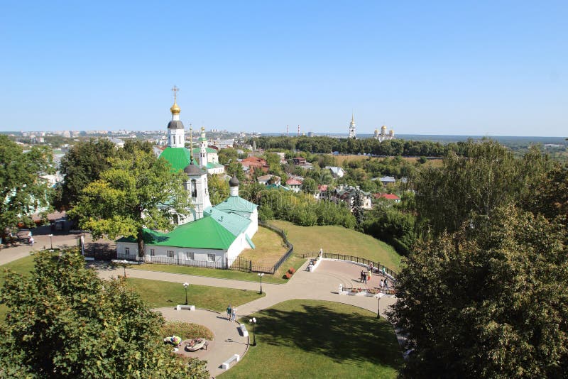La iglesia y la vista de la ciudad de Vladimir, Rusia de la transfiguración fotos de archivo libres de regalías La iglesia y la vista de la ciudad de Vladimir, Rusia de la transfiguración fotos de archivo libres de regalías