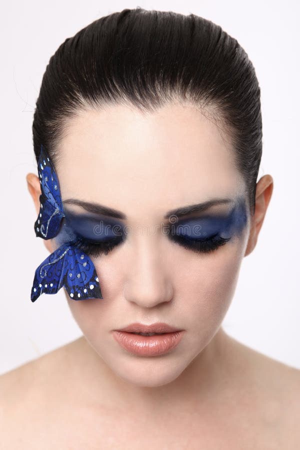 La imagen limpia de la mujer de A con la mariposa compone fotos de archivo La imagen limpia de la mujer de A con la mariposa compone fotos de archivo