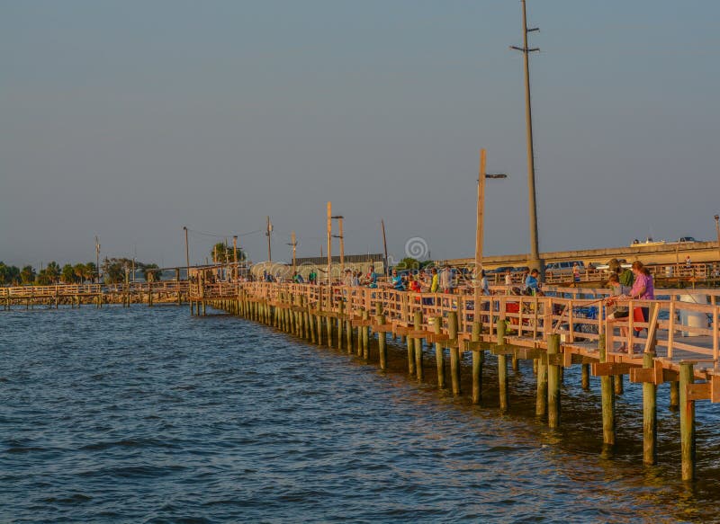La jetée de pêche à coden mobile comté alabama image libre de droits
