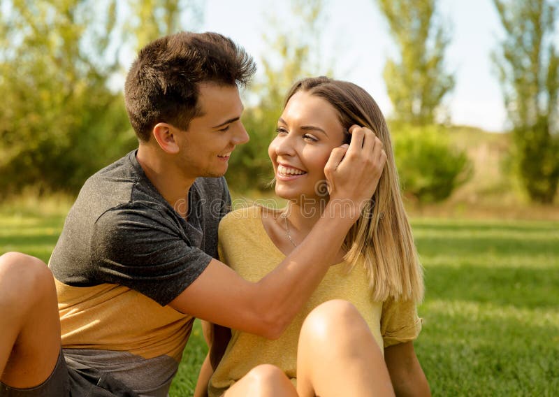 La joie d'être dans l'amour image stock