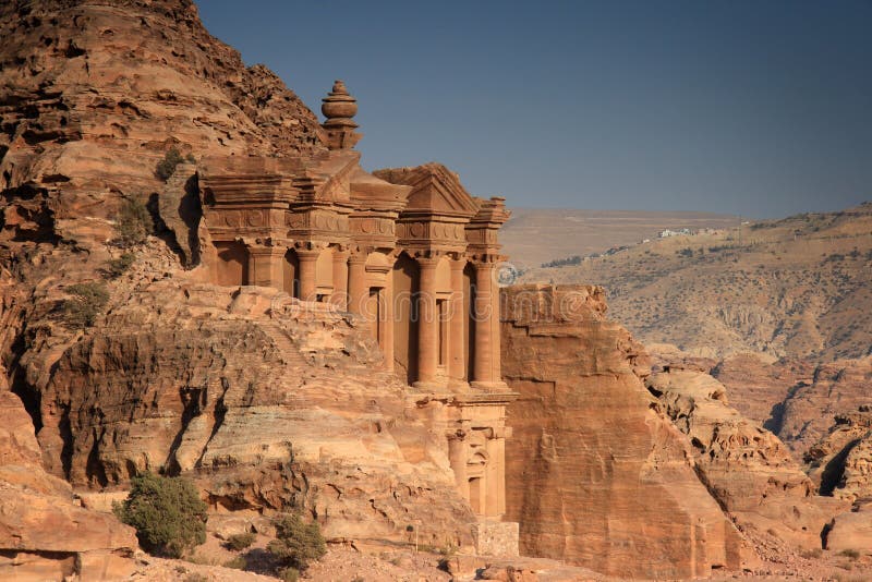 La Jordanie : Tombeau dans PETRA photographie stock libre de droits La Jordanie : Tombeau dans PETRA photographie stock libre de droits