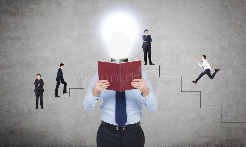 La lampadina ha diretto l'uomo d'affari immagine stock libera da diritti La lampadina ha diretto l'uomo d'affari immagine stock libera da diritti