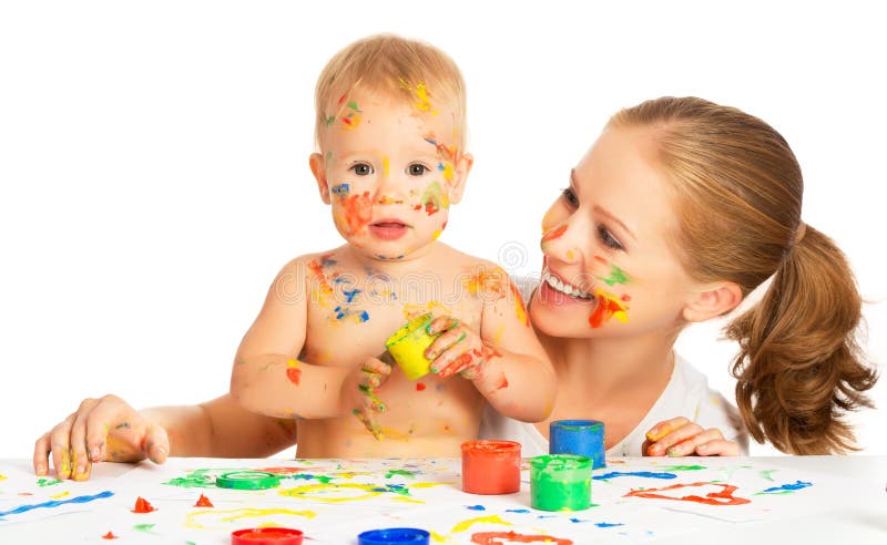 La madre ed il bambino dipingono sporco delle mani di colori isolato su bianco immagini stock La madre ed il bambino dipingono sporco delle mani di colori isolato su bianco immagini stock