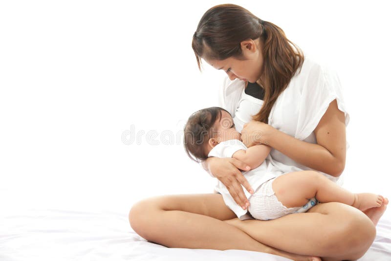 La madre sta allattando fotografia stock La madre sta allattando fotografia stock