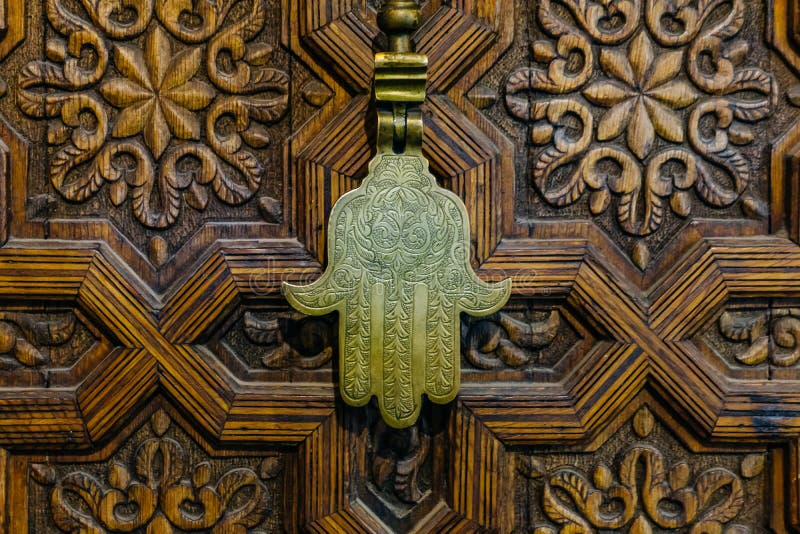 La main de l'amulette de Fatima ou de Hamsa ou le Miriams remettent la main de Miriam Amulette populaire dans l'ensemble du Moyen photo libre de droits
