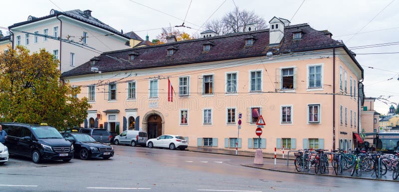 La maison où le compositeur Mozart a vécu, Salzbourg, Autriche image libre de droits La maison où le compositeur Mozart a vécu, Salzbourg, Autriche image libre de droits