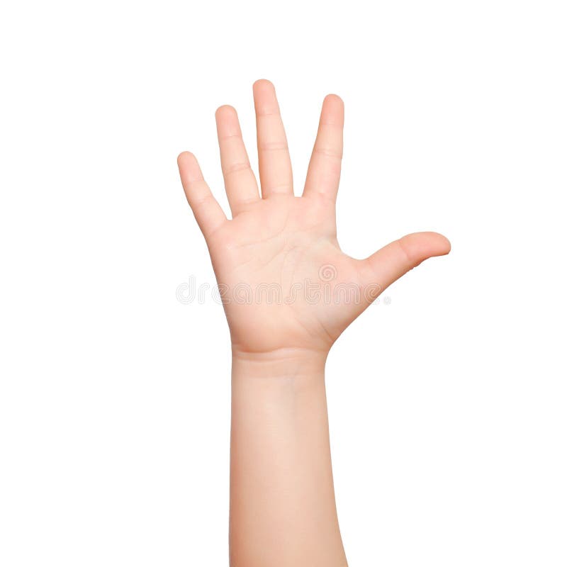 La mano aislada del niño muestra el número cinco