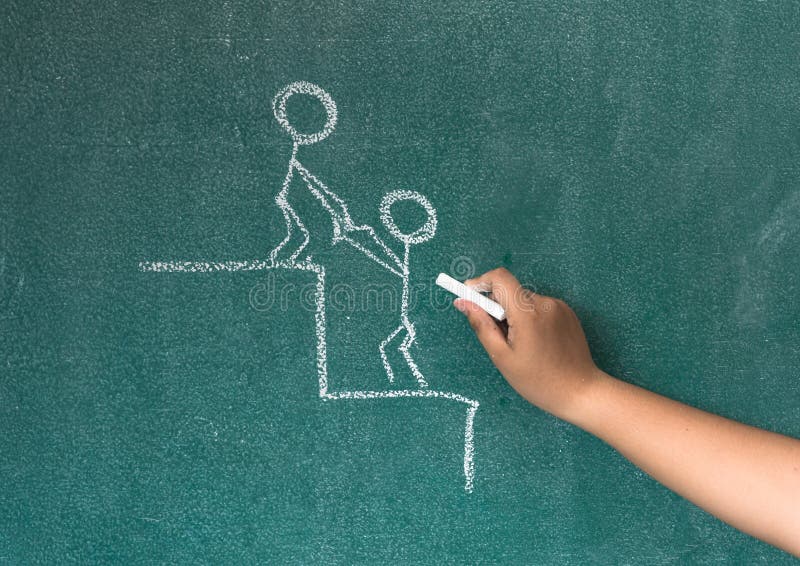La mano che scrive l'amante sta confederando per successo sul blackboa immagini stock La mano che scrive l'amante sta confederando per successo sul blackboa immagini stock