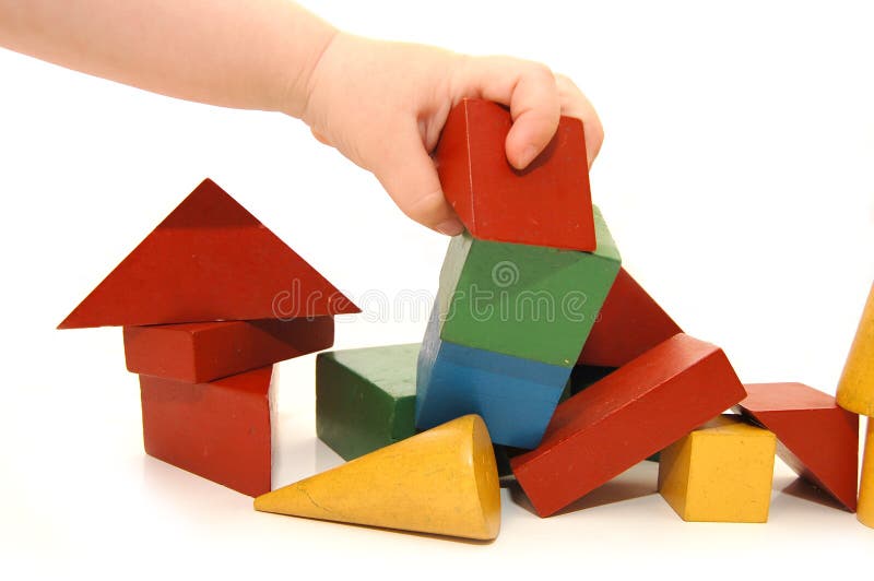 La mano dei bambini distrugg la costruzione