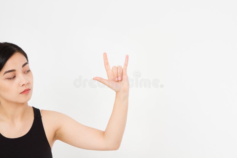 La mano japonesa asiática que hacía el metal pesado aisló el fondo blanco mano afroamericana Mofa para arriba Copie el espacio mo fotos de archivo La mano japonesa asiática que hacía el metal pesado aisló el fondo blanco mano afroamericana Mofa para arriba Copie el espacio mo fotos de archivo