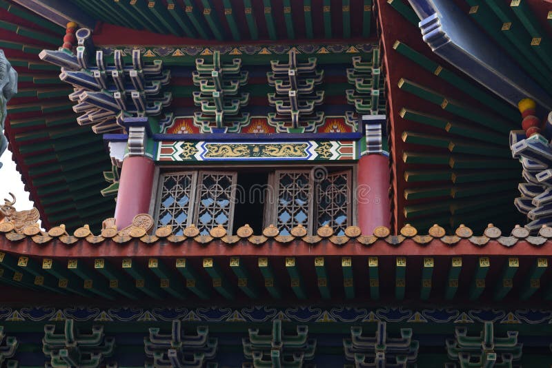 La mansarde en bois d'un bâtiment historique chinois images libres de droits La mansarde en bois d'un bâtiment historique chinois images libres de droits