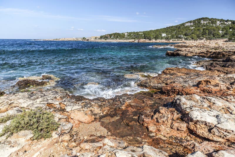 La mer Méditerranée, vue côtière, formation de roche, Sant Antoni images stock La mer Méditerranée, vue côtière, formation de roche, Sant Antoni images stock