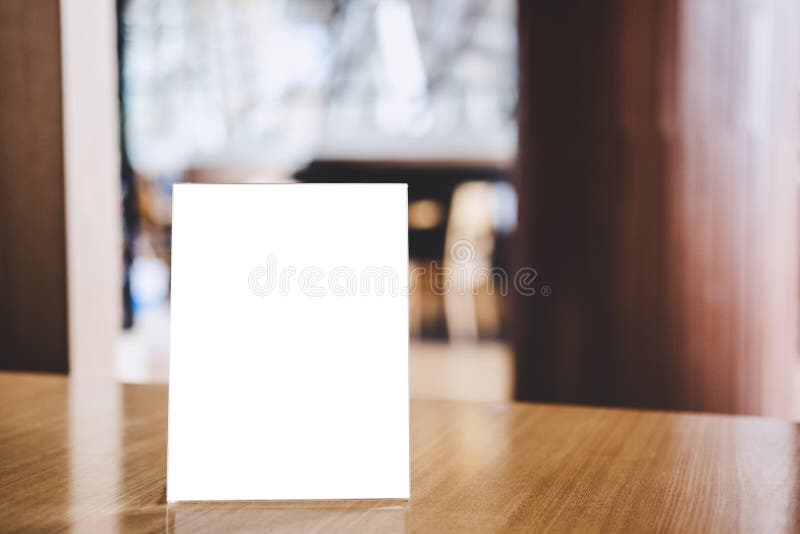 La moquerie vers le haut du calibre acrylique de modèle d'affiches de cadre forme le fond, cadre vide de menu sur la table dans l images stock La moquerie vers le haut du calibre acrylique de modèle d'affiches de cadre forme le fond, cadre vide de menu sur la table dans l images stock