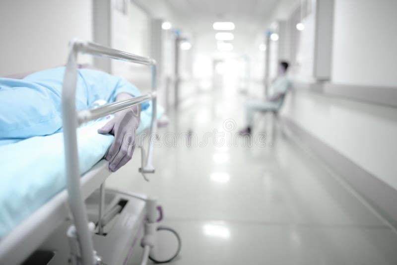 La mort et attente dans le couloir d'hôpital photographie stock La mort et attente dans le couloir d'hôpital photographie stock